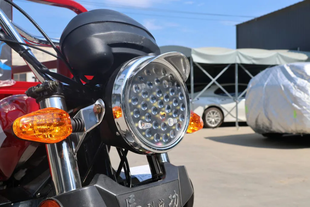 Fuel cargo tricycle – front wheel and suspension detail