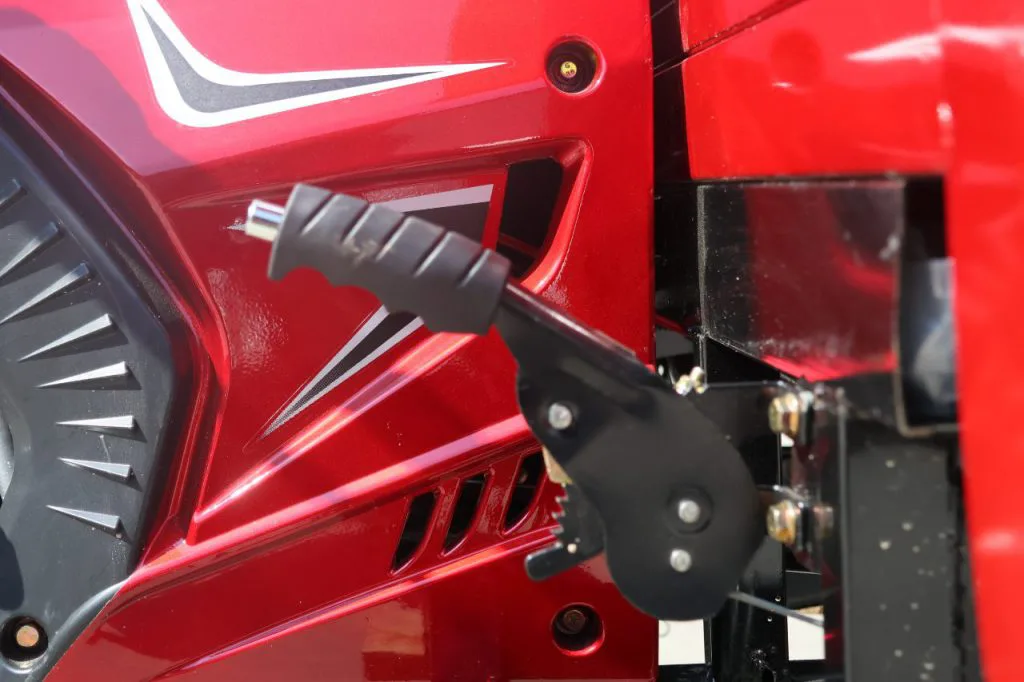 Fuel cargo tricycle – handlebar and front panel detail